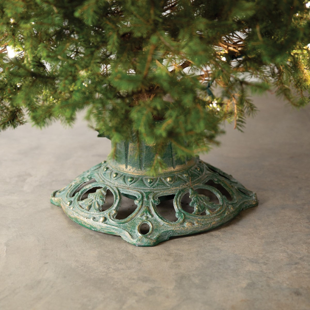 Art Nouveau Christmas Tree Stand By CTW Home Collection